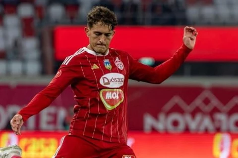 رغم خسارة فريقه.. عمر الصاوي يتألق في الدوري الروماني بهدف جديد